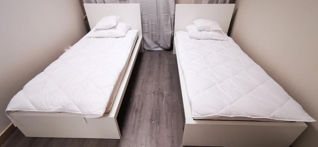 ורשה Hostel Powstaniec Wola - Private Rooms מראה חיצוני תמונה