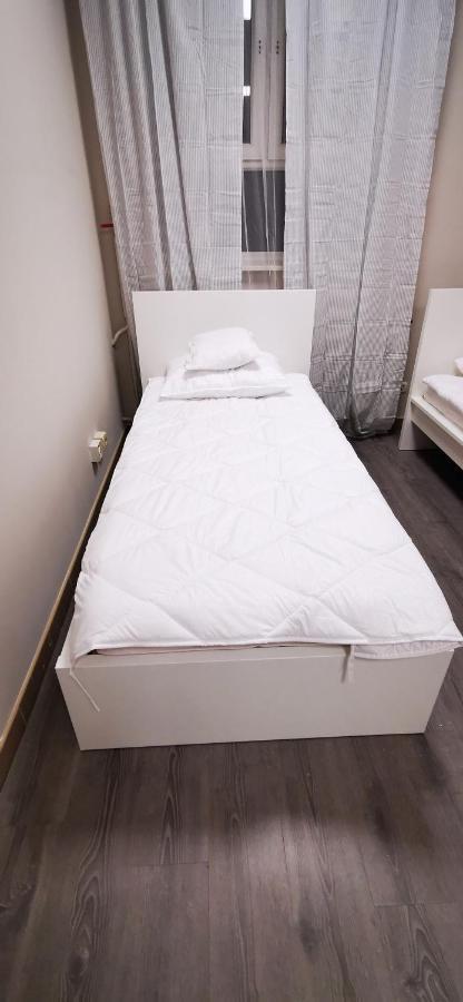 ורשה Hostel Powstaniec Wola - Private Rooms מראה חיצוני תמונה