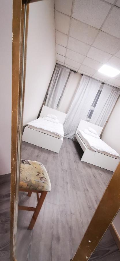 ורשה Hostel Powstaniec Wola - Private Rooms מראה חיצוני תמונה