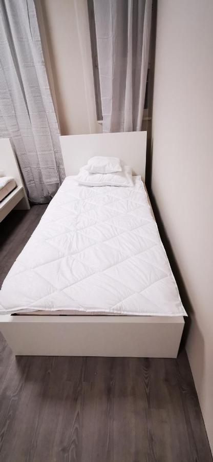 ורשה Hostel Powstaniec Wola - Private Rooms מראה חיצוני תמונה