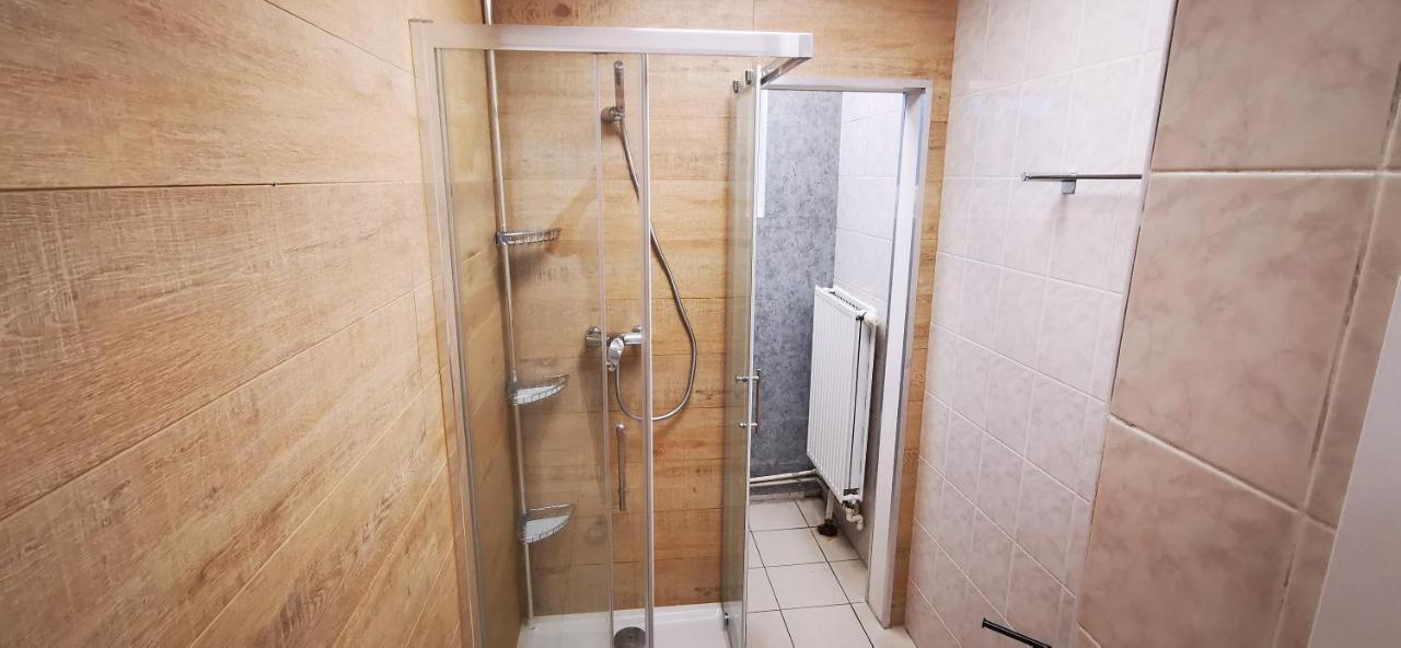 ורשה Hostel Powstaniec Wola - Private Rooms מראה חיצוני תמונה