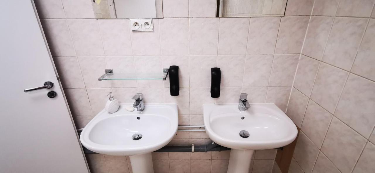 ורשה Hostel Powstaniec Wola - Private Rooms מראה חיצוני תמונה