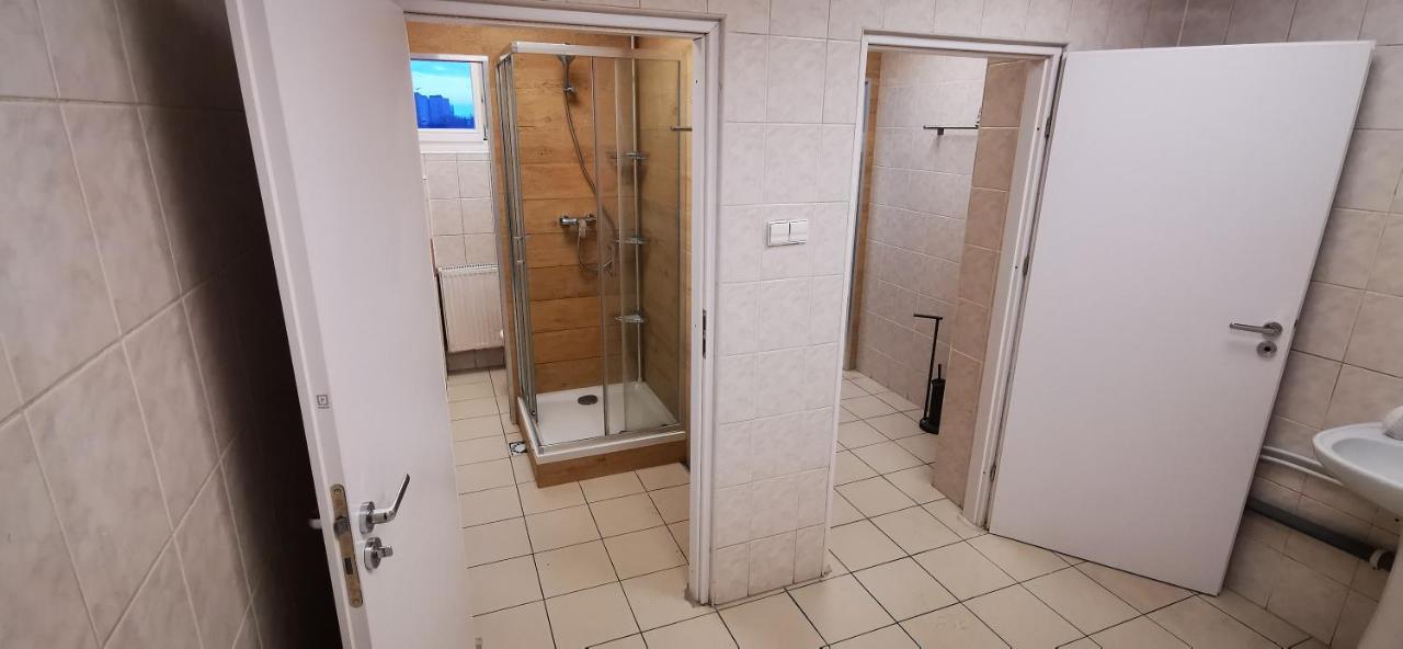 ורשה Hostel Powstaniec Wola - Private Rooms מראה חיצוני תמונה