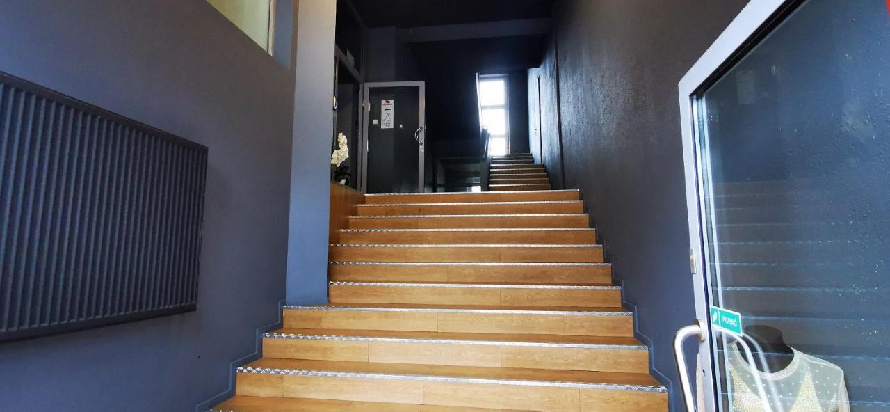 ורשה Hostel Powstaniec Wola - Private Rooms מראה חיצוני תמונה