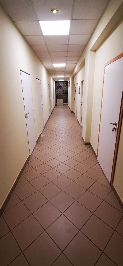 ורשה Hostel Powstaniec Wola - Private Rooms מראה חיצוני תמונה