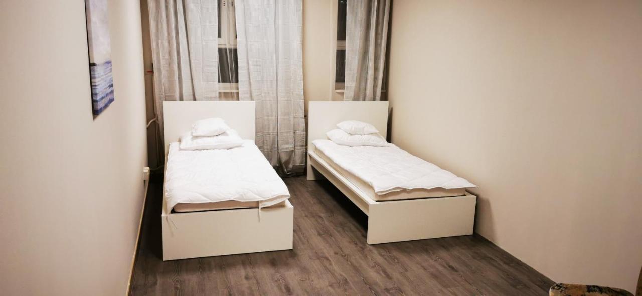 ורשה Hostel Powstaniec Wola - Private Rooms מראה חיצוני תמונה