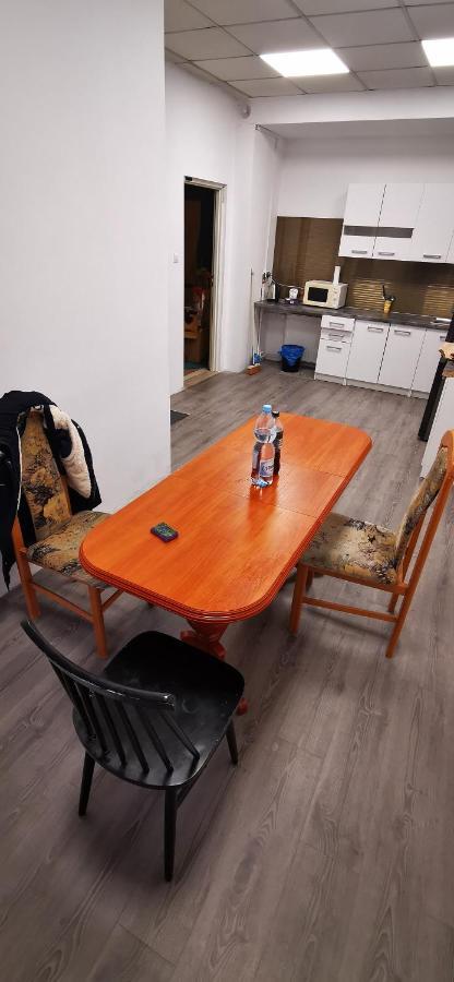 ורשה Hostel Powstaniec Wola - Private Rooms מראה חיצוני תמונה