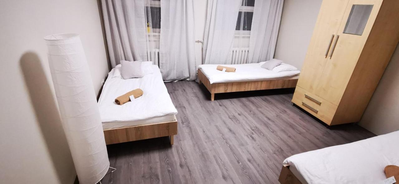 ורשה Hostel Powstaniec Wola - Private Rooms מראה חיצוני תמונה