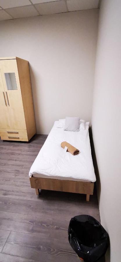 ורשה Hostel Powstaniec Wola - Private Rooms מראה חיצוני תמונה