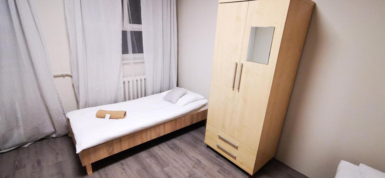 ורשה Hostel Powstaniec Wola - Private Rooms מראה חיצוני תמונה