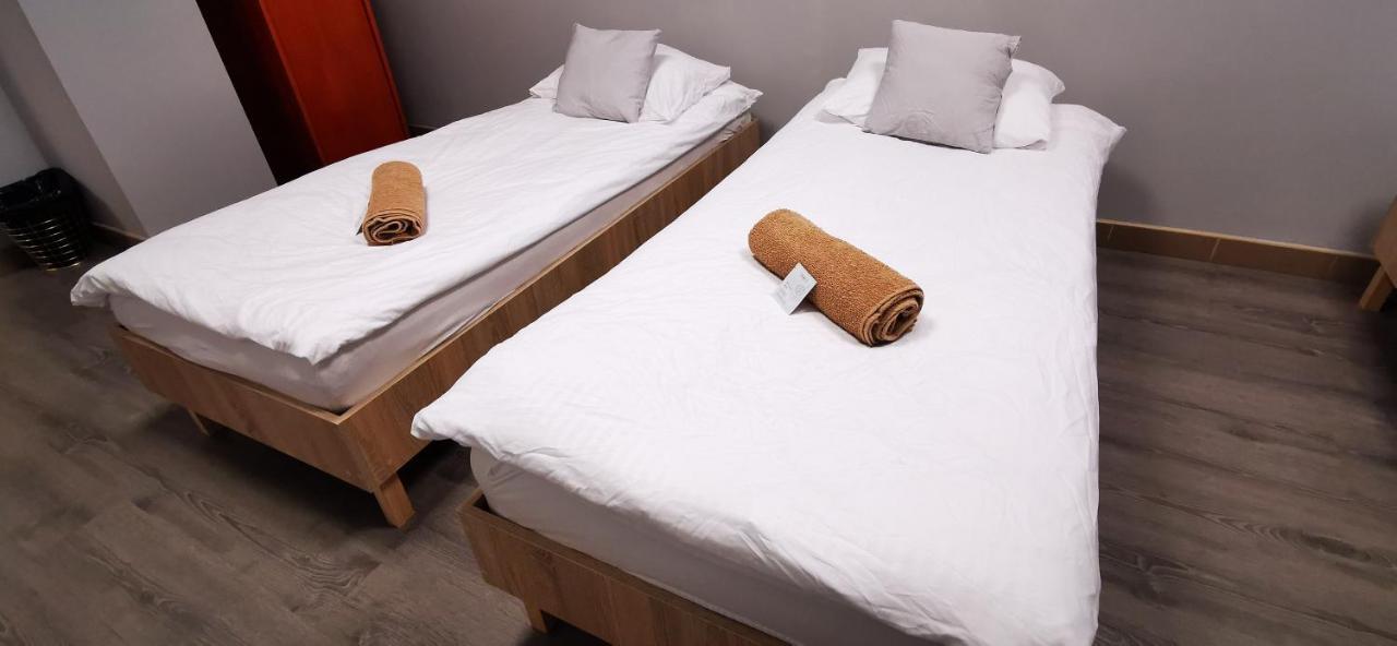 ורשה Hostel Powstaniec Wola - Private Rooms מראה חיצוני תמונה