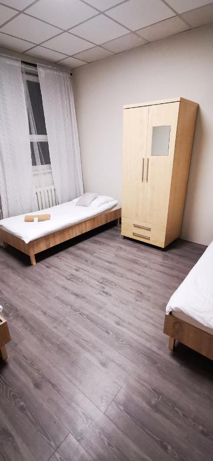 ורשה Hostel Powstaniec Wola - Private Rooms מראה חיצוני תמונה