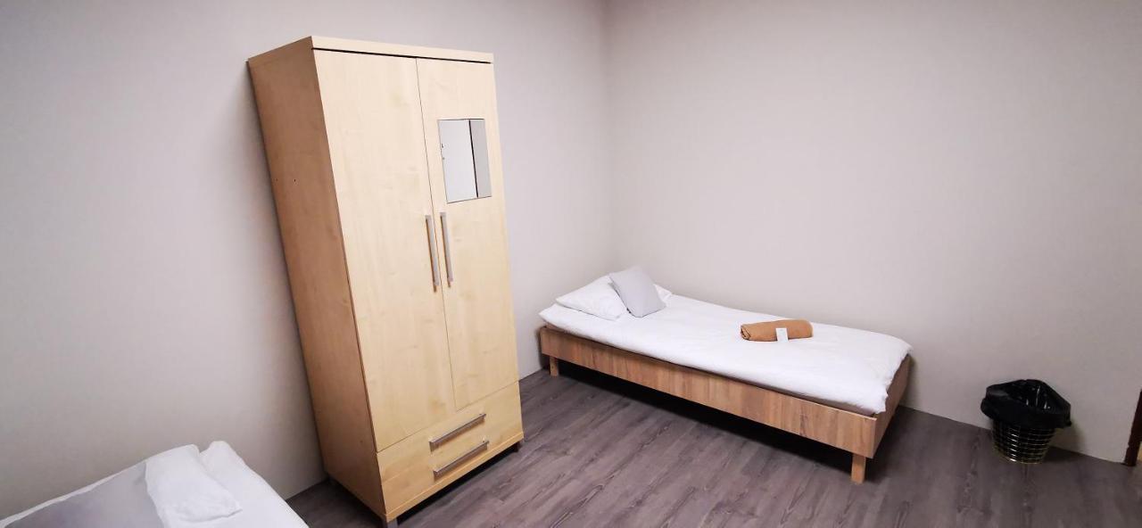 ורשה Hostel Powstaniec Wola - Private Rooms מראה חיצוני תמונה