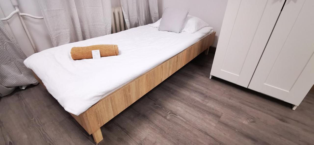ורשה Hostel Powstaniec Wola - Private Rooms מראה חיצוני תמונה