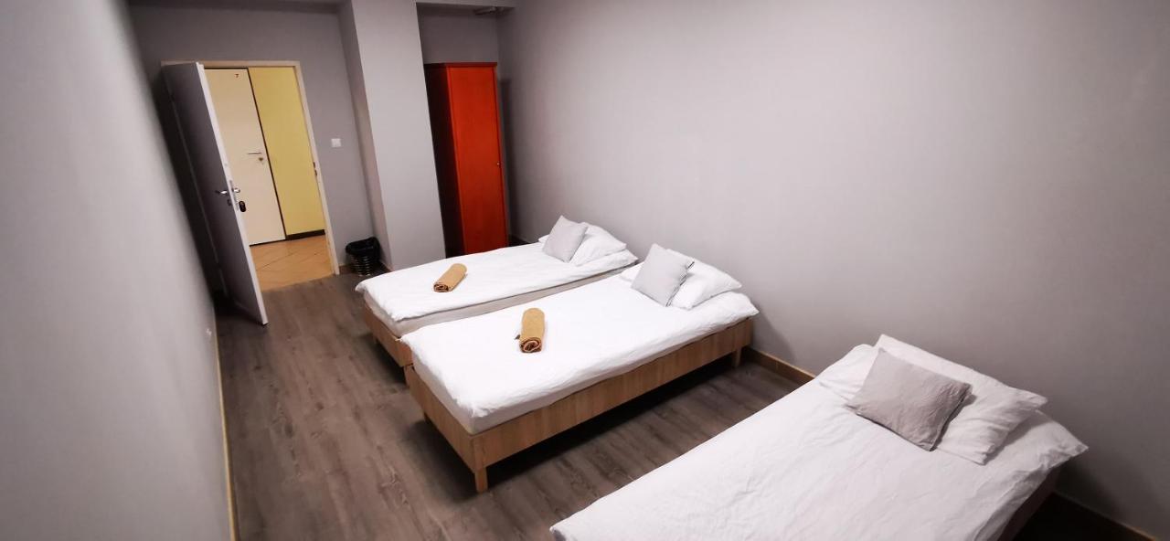 ורשה Hostel Powstaniec Wola - Private Rooms מראה חיצוני תמונה