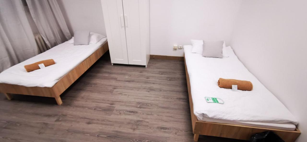 ורשה Hostel Powstaniec Wola - Private Rooms מראה חיצוני תמונה