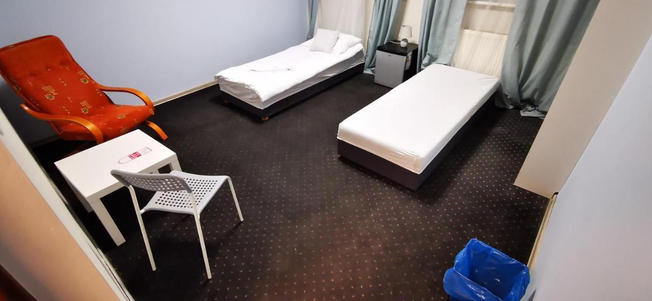 ורשה Hostel Powstaniec Wola - Private Rooms מראה חיצוני תמונה