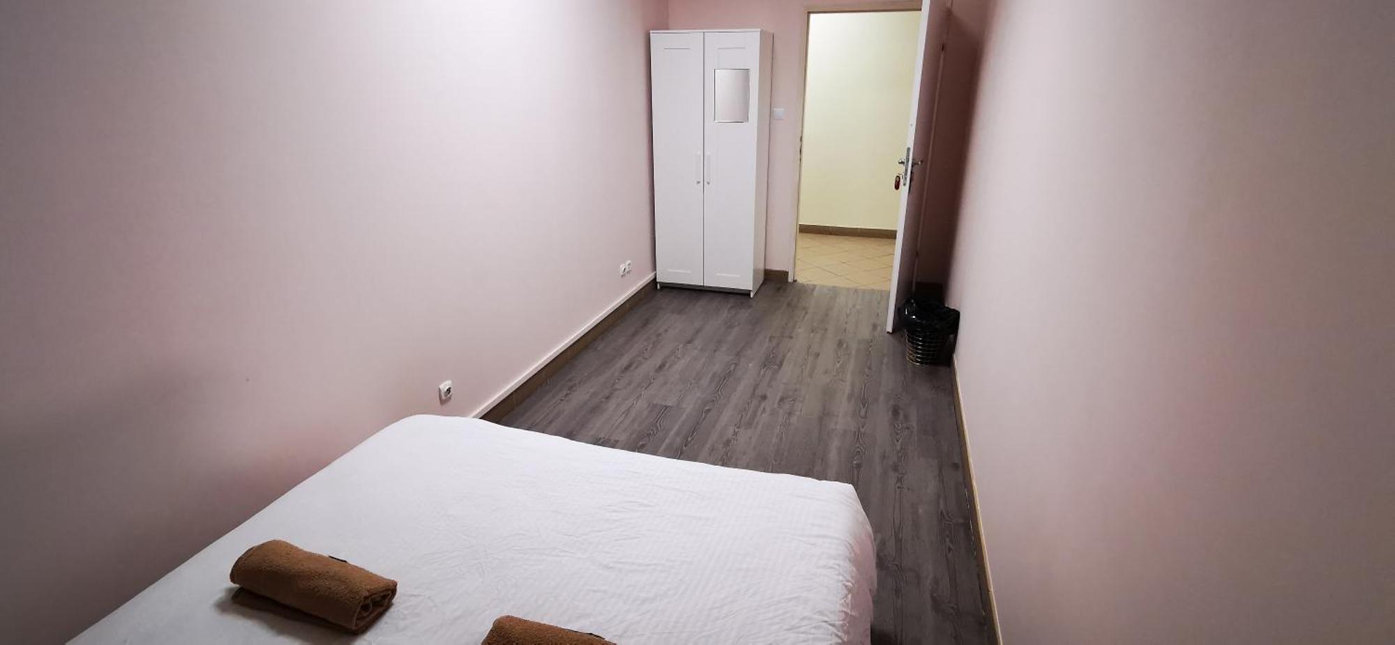 ורשה Hostel Powstaniec Wola - Private Rooms מראה חיצוני תמונה