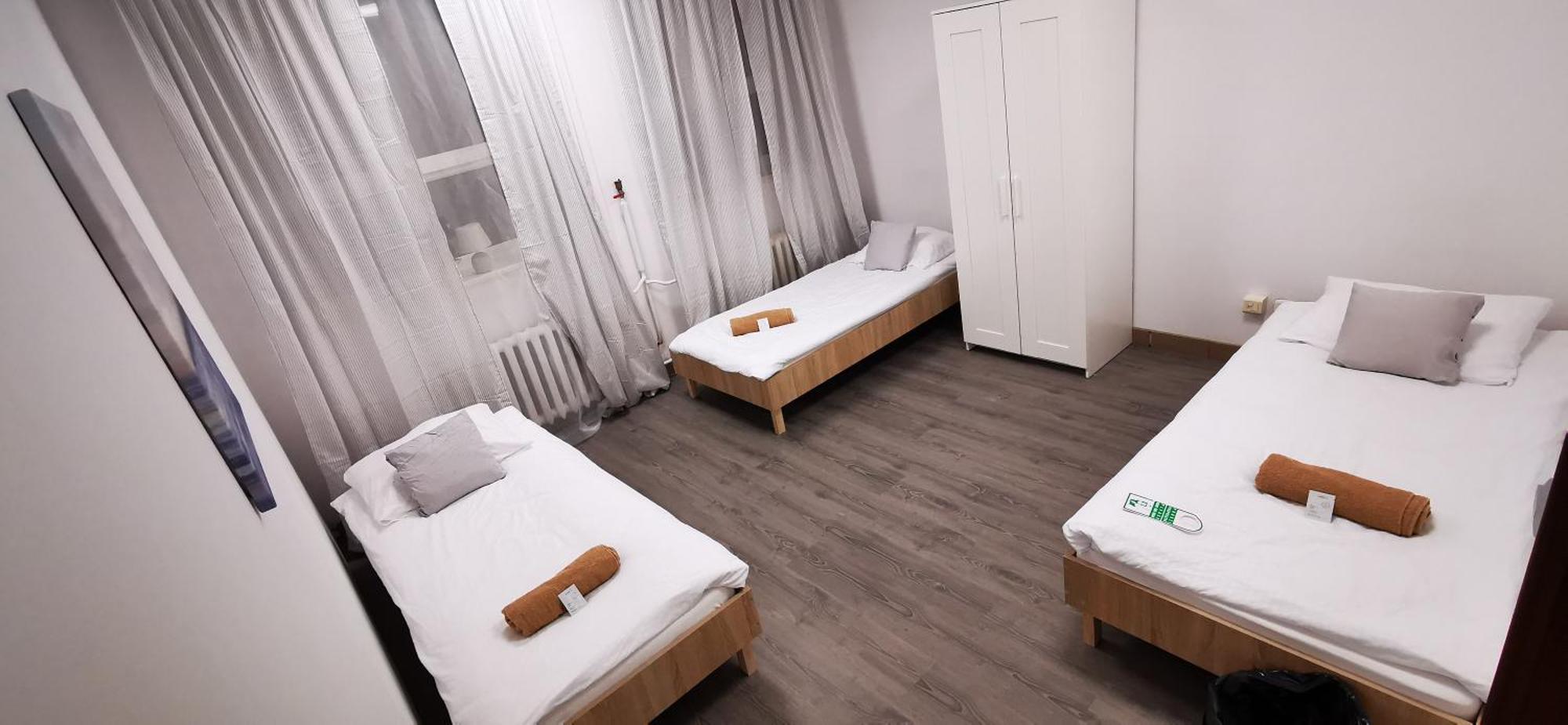 ורשה Hostel Powstaniec Wola - Private Rooms מראה חיצוני תמונה